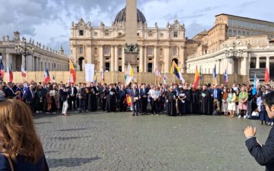 Tradicinės liturgijos katalikų piligrimų procesijai neleista įžengti į Šv. Petro baziliką